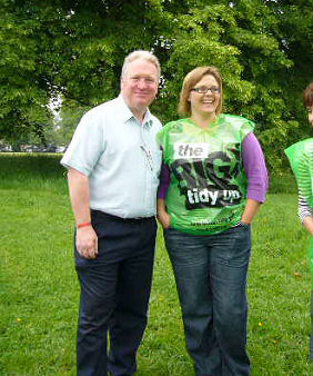 Mike with Emma Simpson one of the co-organisers (together with Victoria Sorzano) of the Keep Boxmoor Tidy Litterpick Mike with Emma Simpson one of the co-organisers (together with Victoria Sorzano) of the Keep Boxmoor Tidy Litterpick