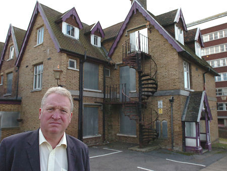Mike Penning at the Hemel hospital site, (Photo courtesy of Hemel Hempstead Gazette)