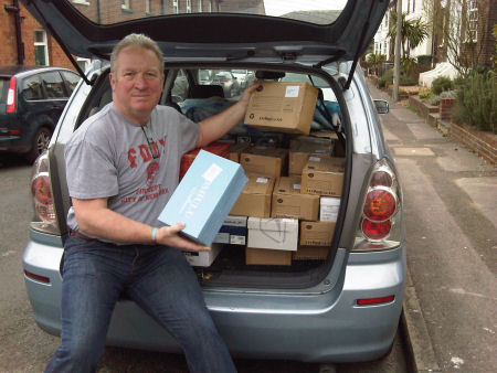 Mike Penning says "Thank you" to the people of Dacorum as he sends another 200 parcels for our troops in Afghanistan